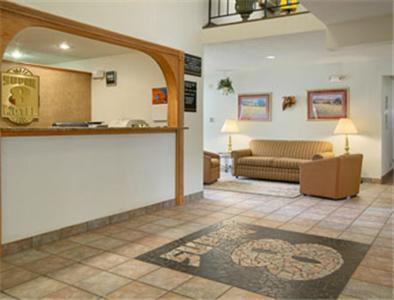 Super 8 Davenport Hotel Interior photo